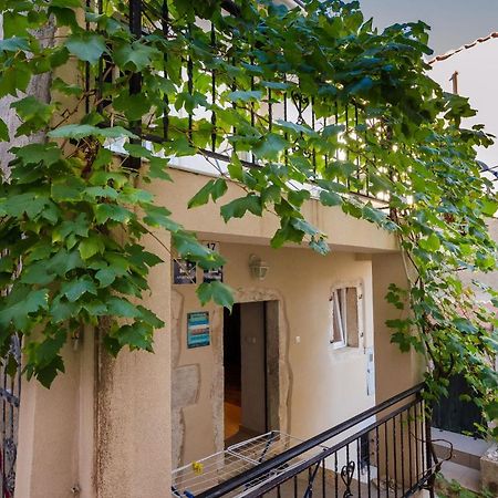 Under Ancient Roofs Vrbnik Apartment Bagian luar foto
