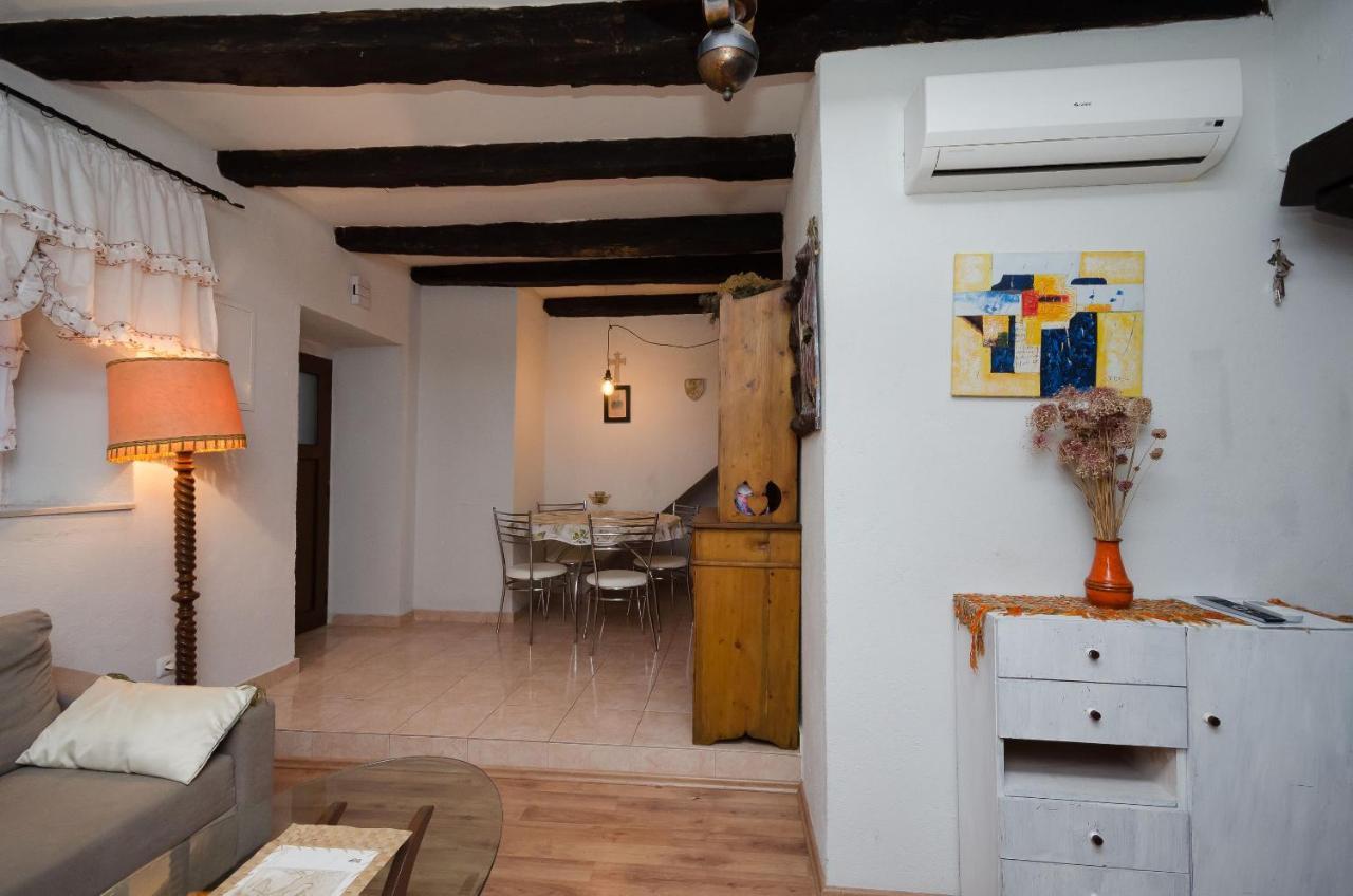 Under Ancient Roofs Vrbnik Apartment Bagian luar foto