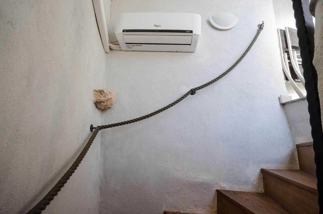 Under Ancient Roofs Vrbnik Apartment Bagian luar foto