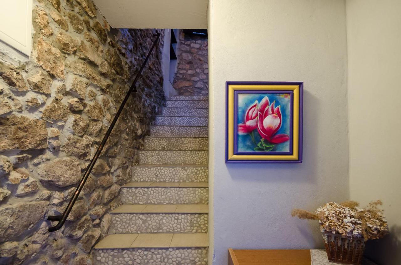 Under Ancient Roofs Vrbnik Apartment Bagian luar foto